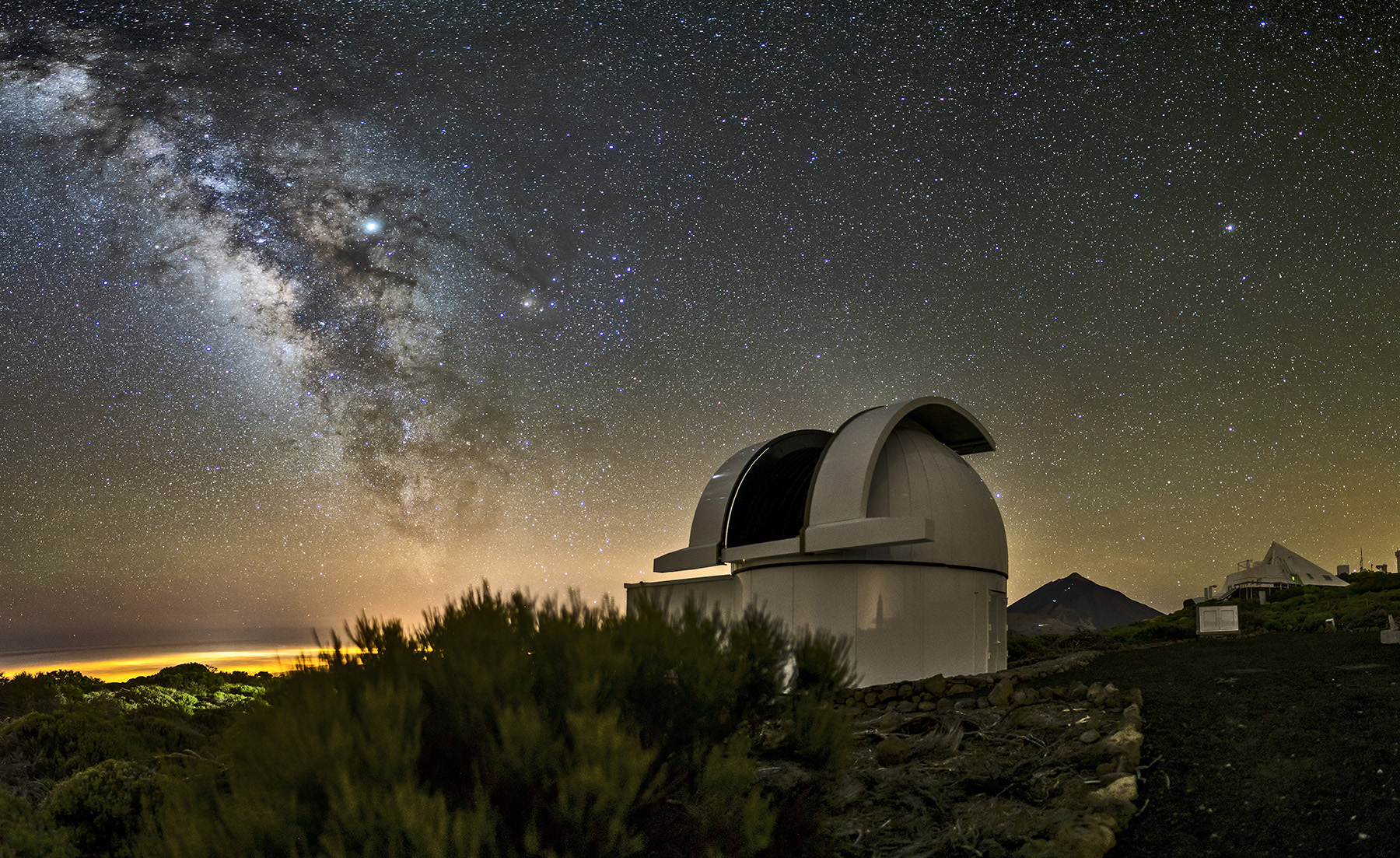Artemis searches the Northern Hemisphere sky for exoplanets. Photo: D. Padron.